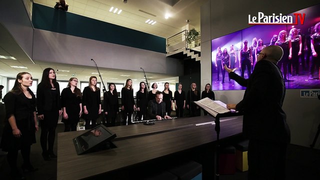 La chorale Scala interprète J'ai demandé à la lune d'Indochine