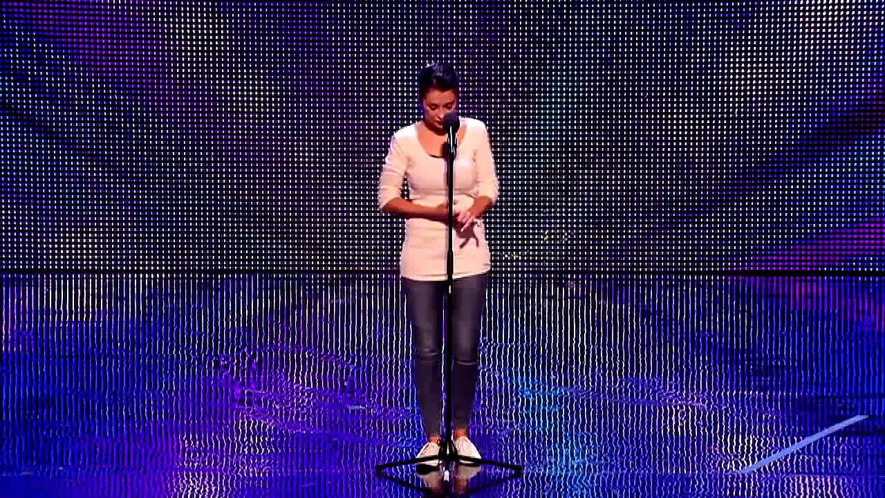 девушка так красиво спела, что встал весь зал!!! Очень круто!!!