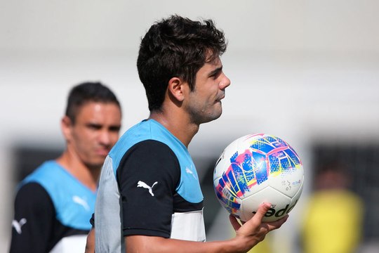 Sol castiga, mas Henrique e Tássio marcam em jogo-treino do Bota
