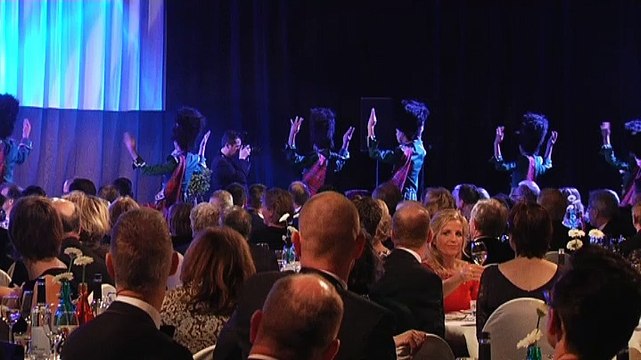 Man van DAncona legt rode loper uit voor goede doel - RTV Noord