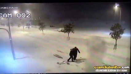 Karda Halay Çekerken, Kar Küreme Aracının Gazabına Uğramak
