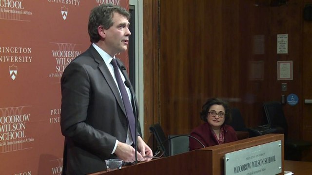 Montebourg critique la loi Macron lors d'une conférence à Princeton