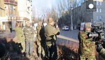 جنود اوكرانيون يرفضون سحب الاسلحة الثقيلة مع استمرار التوتر قرب ماريوبول