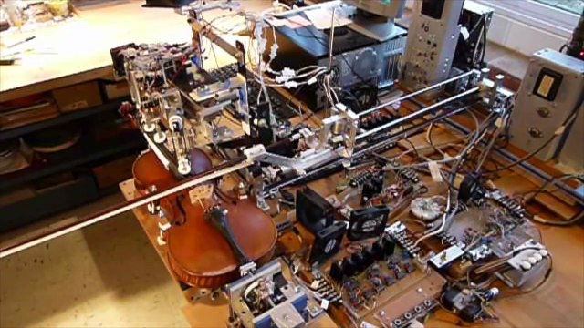 Ce robot joue du violon mieux que beaucoup de violonistes!