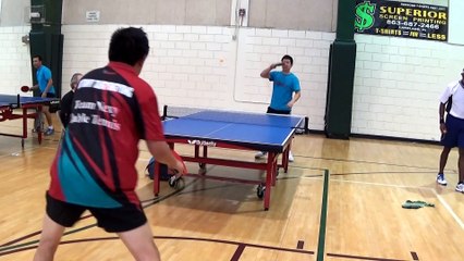 Coup magique en tennis de table...