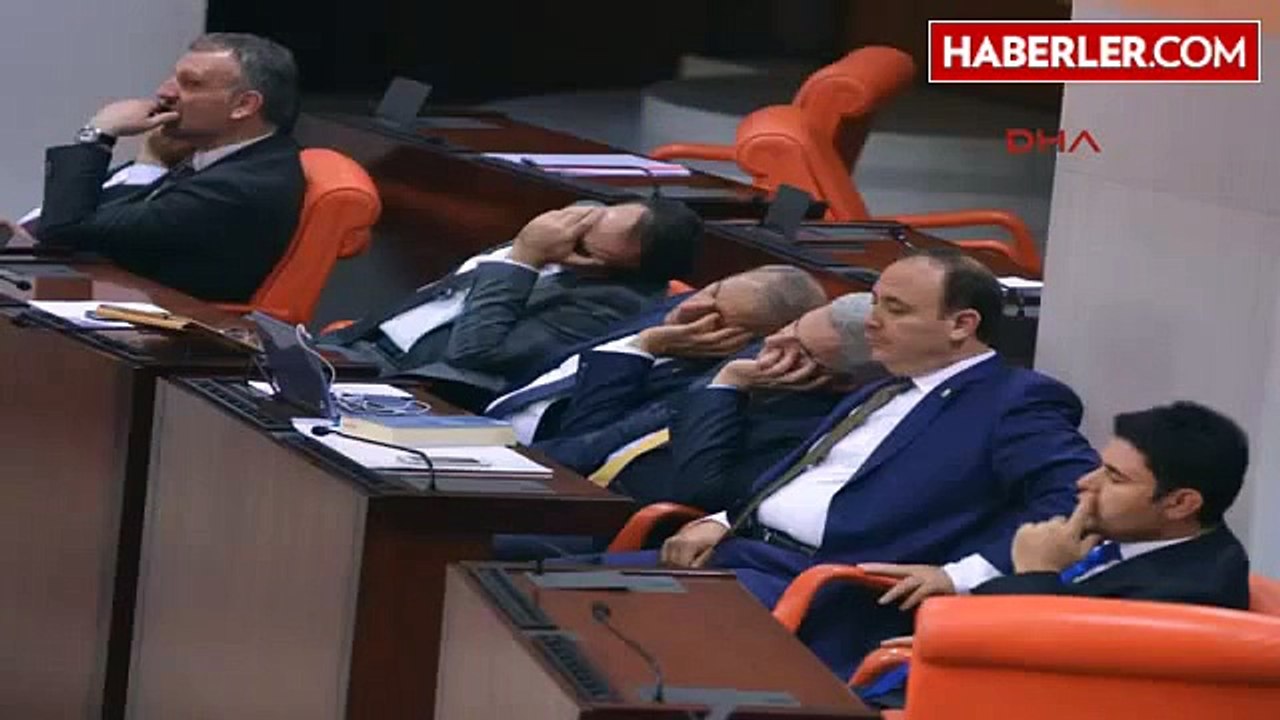 Meclis'te Milletvekilleri Uyukladı