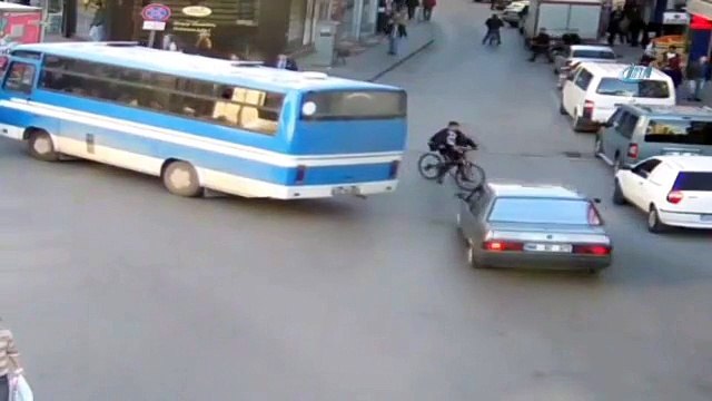 Bisiklet ve motosikletlerin kazaları kamerada