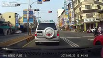 Dunya News - Car runs a red light, smashes scooter rider