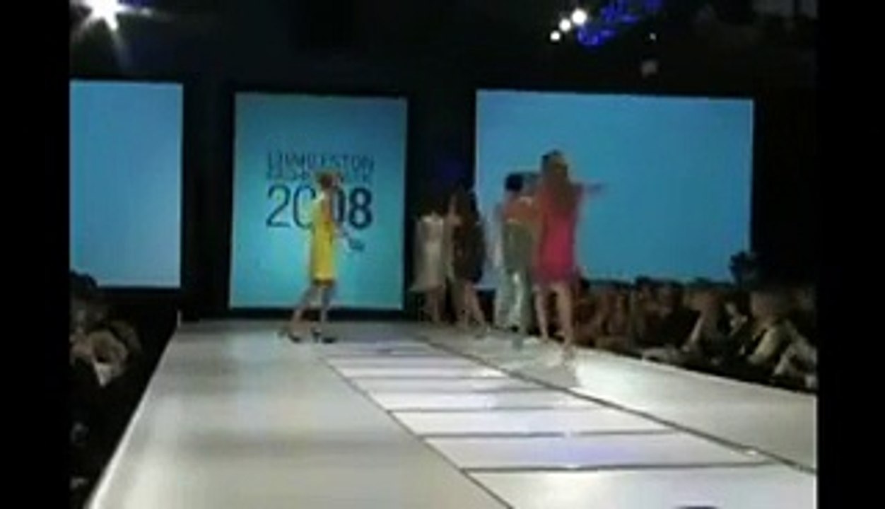 Very Funny Models are Falling During Catwalk on Ramp