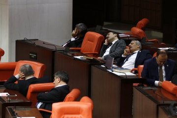 İç Güvenlik Paketi Vekilleri Yordu, Sıralarda Uyuyakaldılar