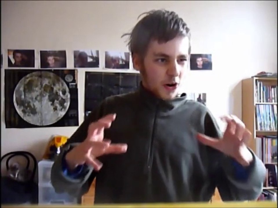 Gort devenu schyzophrene et bipolaire recit de l'adolescent qui voulait se differencier des autres et qui a mute racourcie!