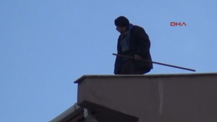 Bursa Engelli Otobüsü İçin Çatıda Eylem Yaptı