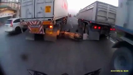 Biker fortunately survives in accident