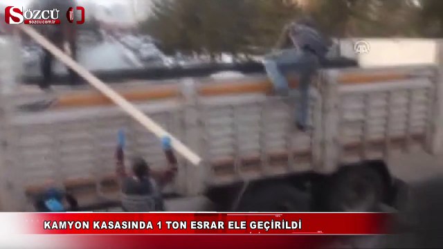 Kamyon kasasında 1 ton esrar ele geçirildi