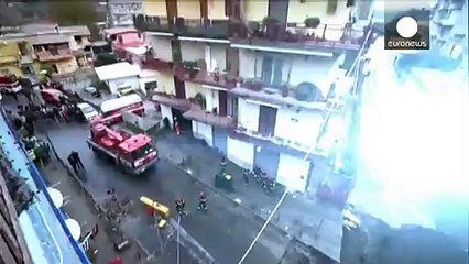 Neapel: Anwohner vor riesigem Erdloch in Sicherheit gebracht