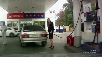 C'est l'histoire d'une femme à la station essence...