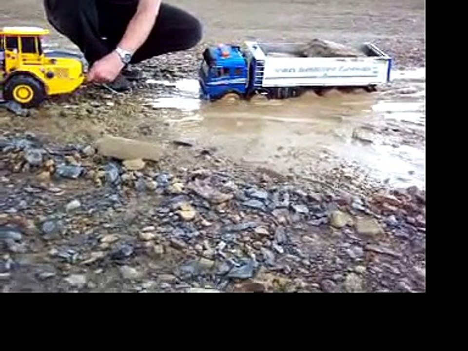 RC BIG TIPPER IN DANGER, RC ACCIDENT