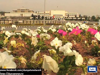 Dunya News - Political members enjoy lunch before Senate election