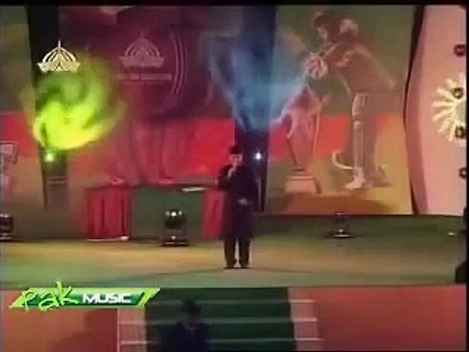 Omer Sharif Praising Pakistan Cricket Team in a Show after Indian Tour 2005 Part 1.