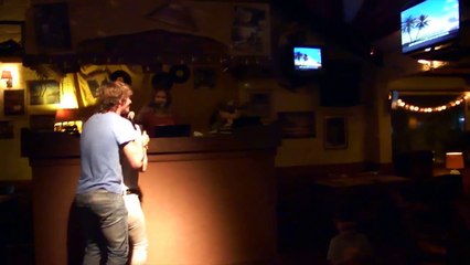 Tem talento? Lugano solta a voz em karaokê