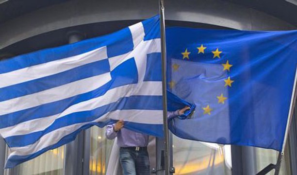 Grèce : Alexis Tsipras a-t-il finalement capitulé face à Bruxelles ?