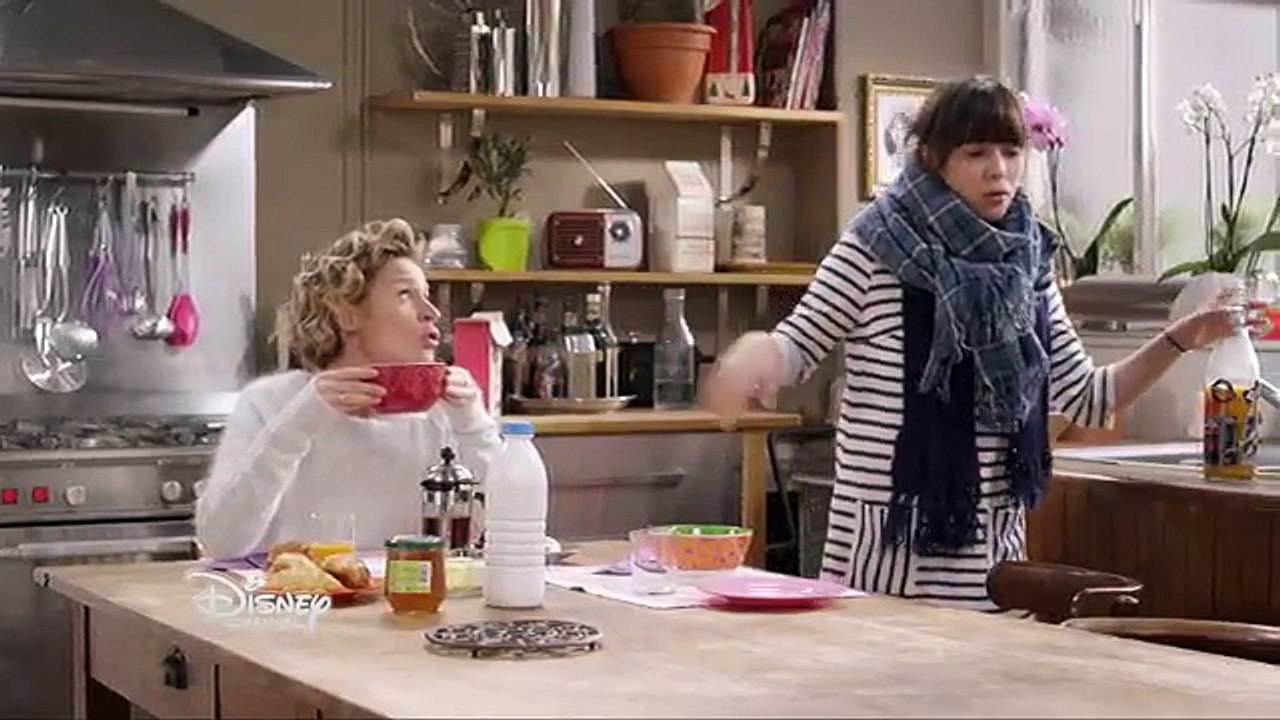Mère et fille - Excuses bidons, Le porte bonheur, Le nouveau voisin, A table !