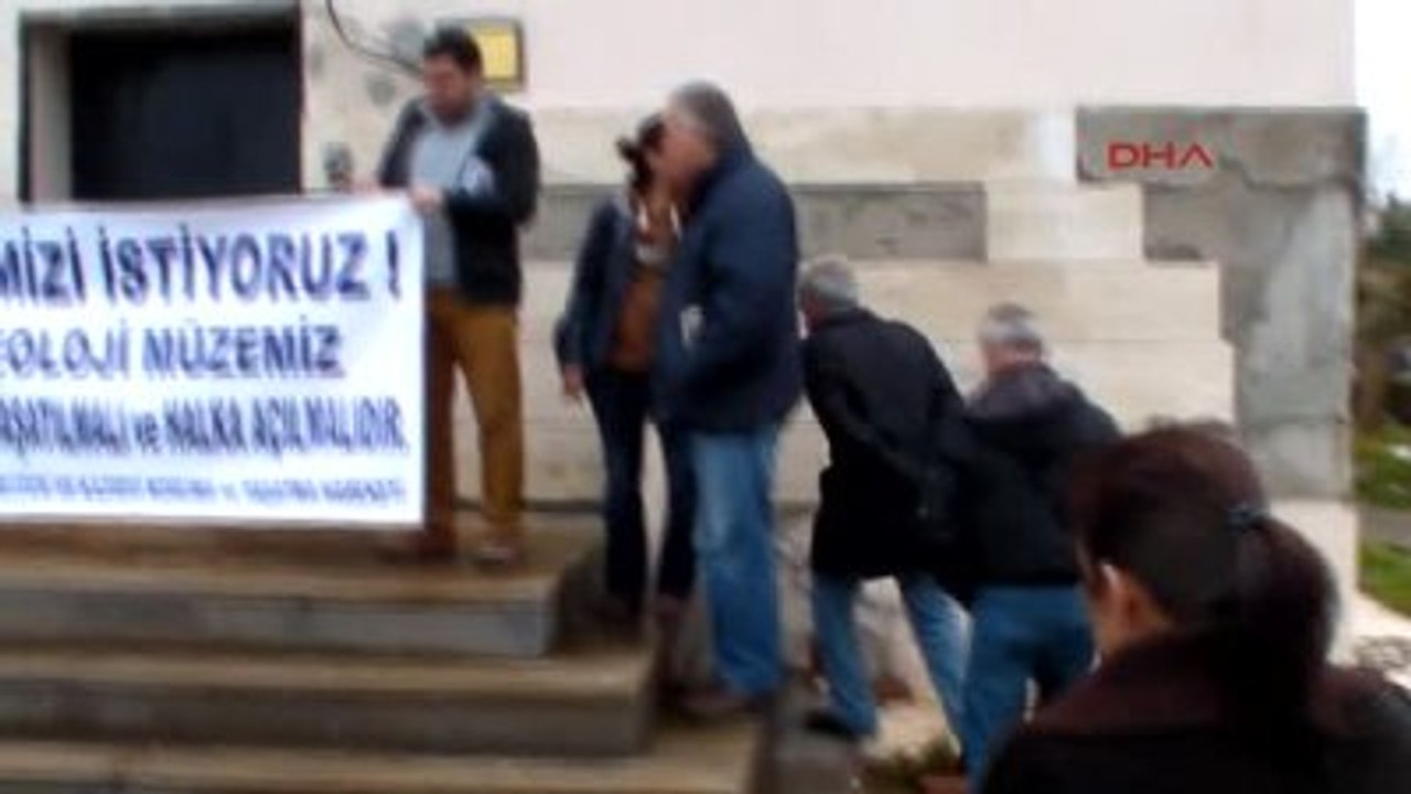 İzmir - Aliağa - Kyme Arkeoloji Müzesi ve Kazıevi Yıkılmasın Eylemi