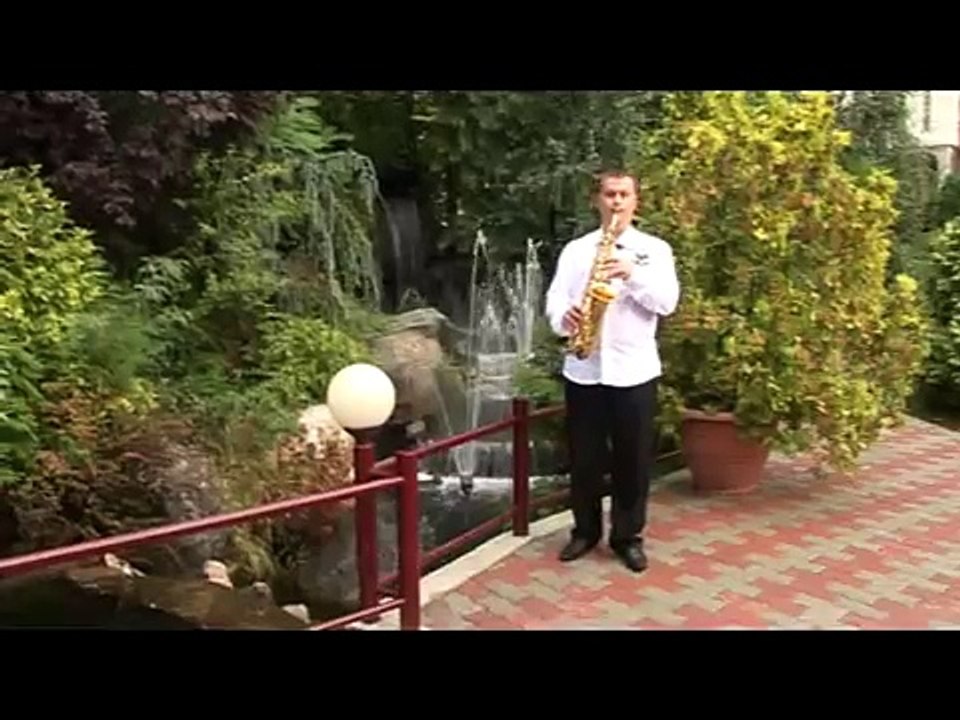 Lucian Dragan - Sunt plecat de acasa Muzica de petrecere 2013 (Low)