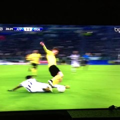 Le gros tacle de Paul Pogba