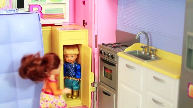 AllToyCollector Toby FROZEN Summer Countdown DAY 2 Barbie Motorhome Bus RV Camping Vacation