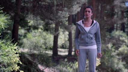 Laura encuentra a Alicia en el bosque - Bajo sospecha