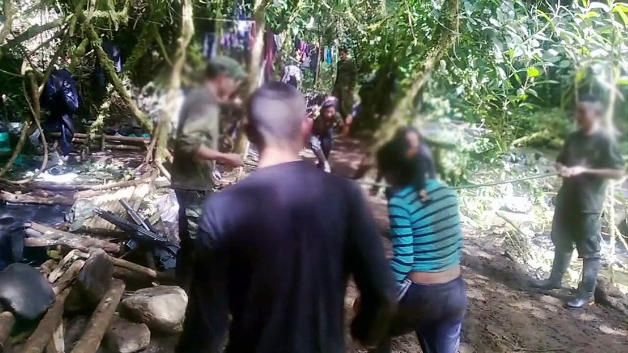 Colômbia afirma que Farc treinam crianças
