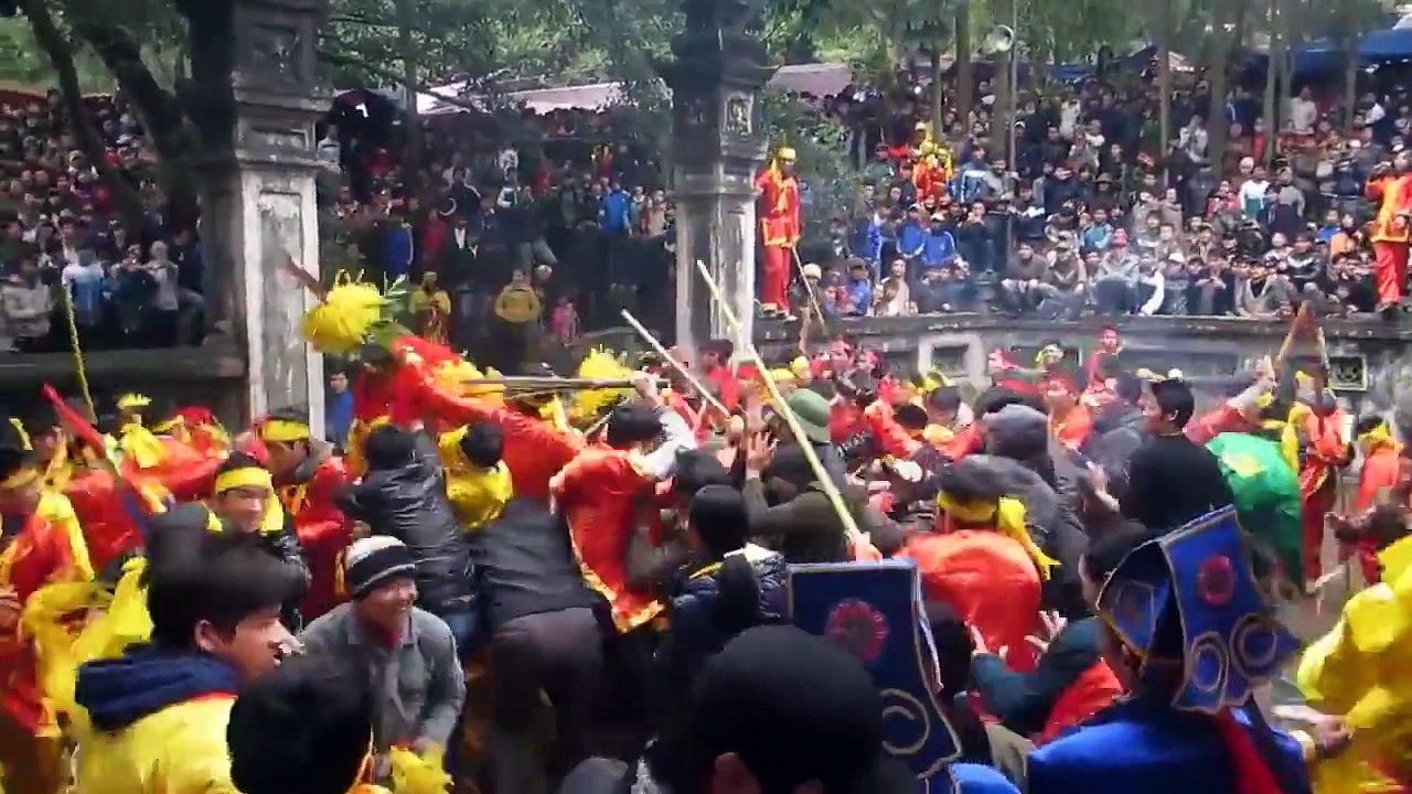 Đánh nhau dữ dội tại hội Gióng