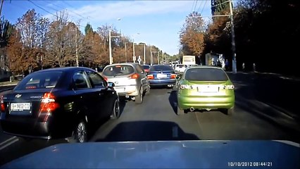 Crazy Russian Drivers - Car Crash Compilation 2013 7