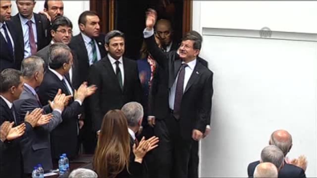 Başbakan Davutoğlu: Bir Tarafta AK Parti'nin Milletin Huzuru İçin Savunduğu Tutum, Diğer Tarfta...
