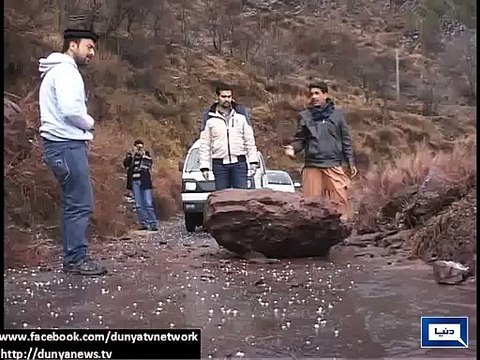 Dunya News - Tourists enjoy snow fall in Azad Kashmir