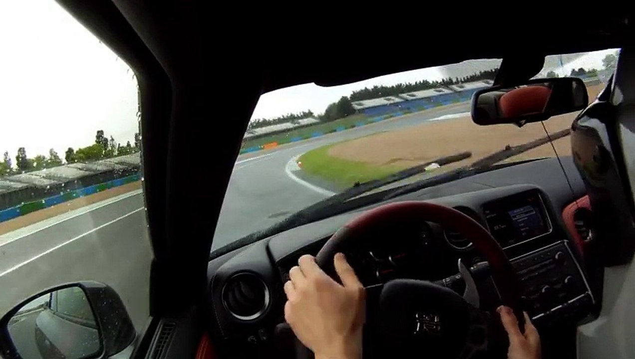 Nissan GT-R 2013 - Big drift (on board) - Magny-Cours F1