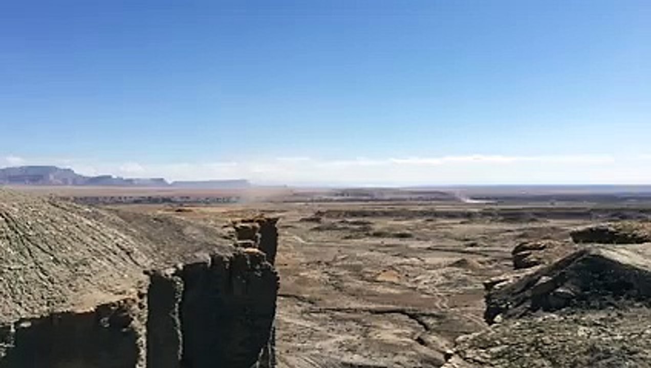 Un saut inconscient au-dessus d'un canyon