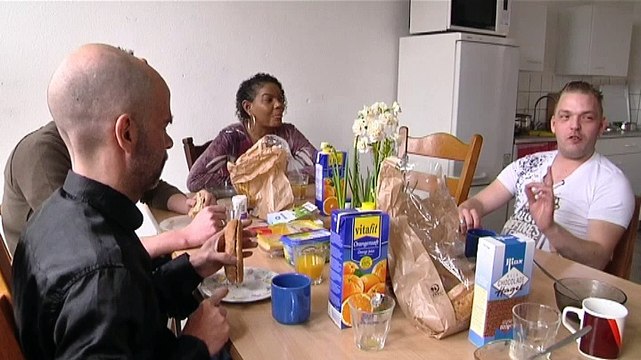 Daklozen knappen Aigen Hoes op en hebben dak boven hoofd - RTV Noord