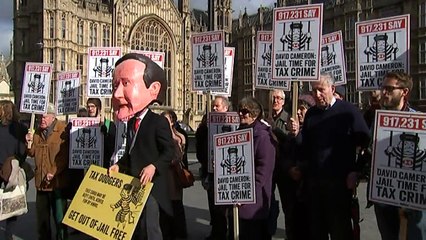 Protesters gather ahead of meeting to quiz HSBC bosses