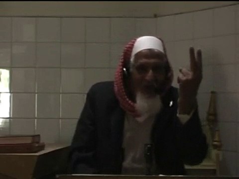 Kis hukmaran ko Allah izat daita hai - Maulana Ishaq