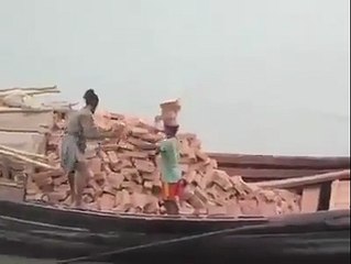 مزدور کا ٹیلنٹ دیکھیے ۔۔ ناقابل یقین ویڈیو دیکھیے