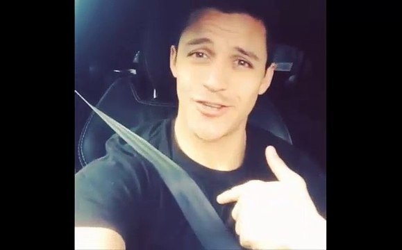 Alexis Sanchez cantando Propuesta Indecente de Romeo Santos