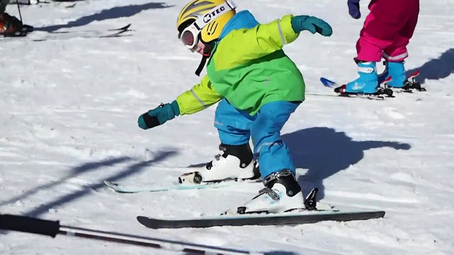 Premières descentes en ski