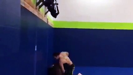 YouTube: ex peleador de UFC le dio una paliza a aficionado (VIDEO)