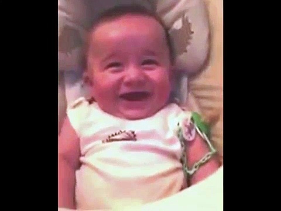 Ce bébé Russe a un rire démoniaque !