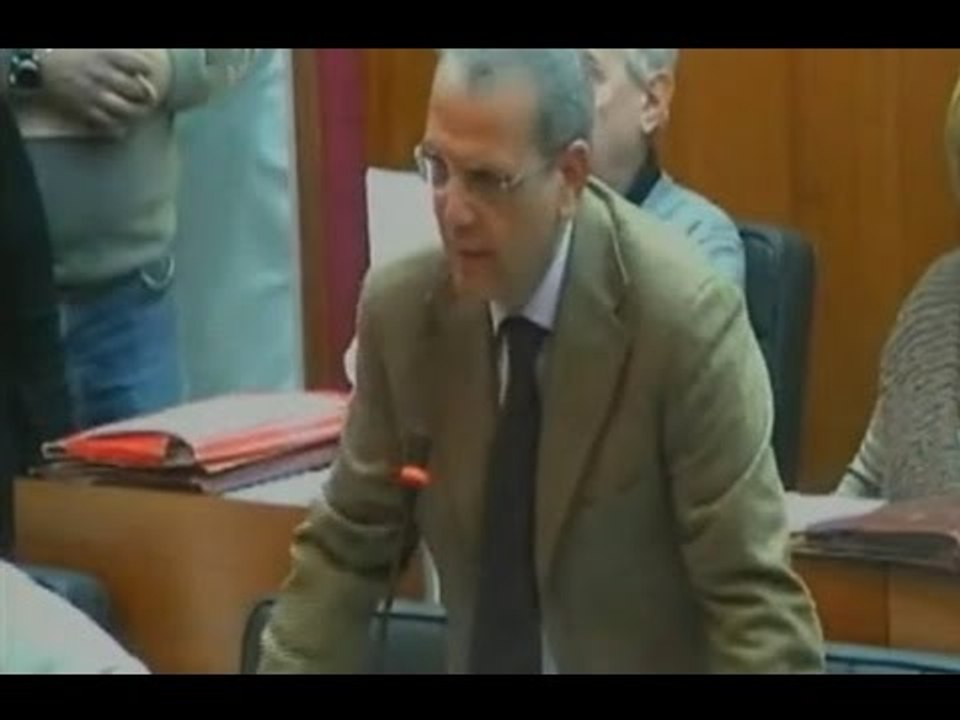 Napoli - Bonifiche Bagnoli, rinviato Consiglio Comunale -la seduta integrale- (25.02.15)