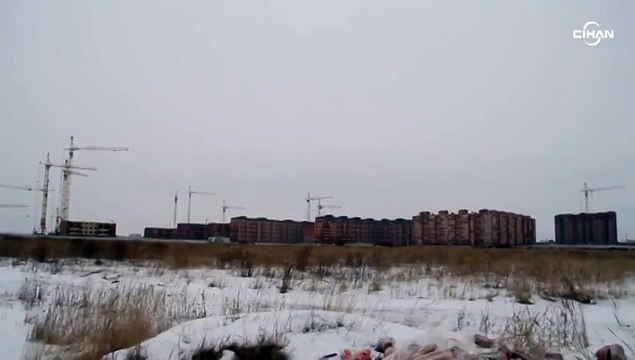 Rus sürücü aracı bozulunca yüzlerce ekmeği yolun kenarına attı