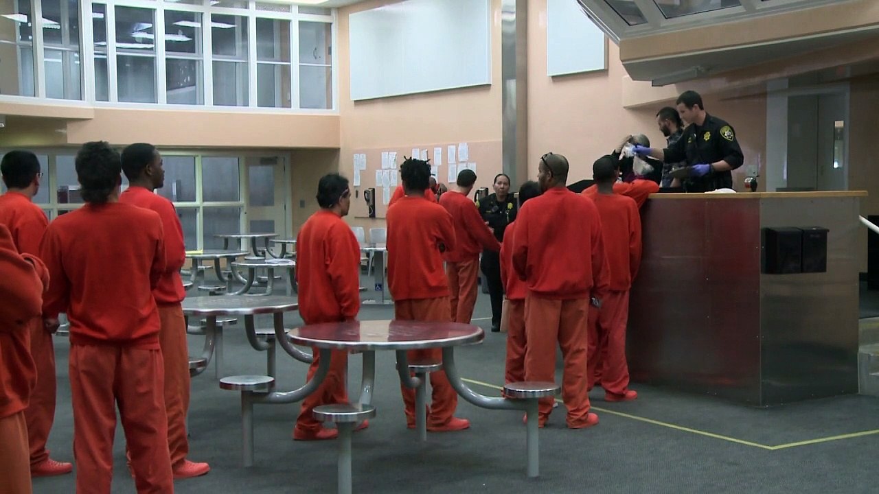 Sex im gefängnis: kalifornien verteilt kondome