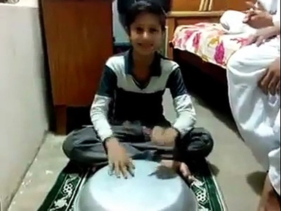 cute boy sing dificult song